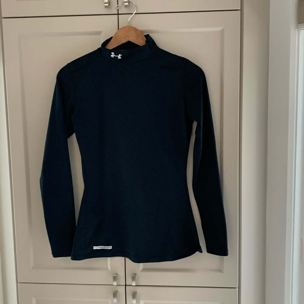Women’s Under Armour black top